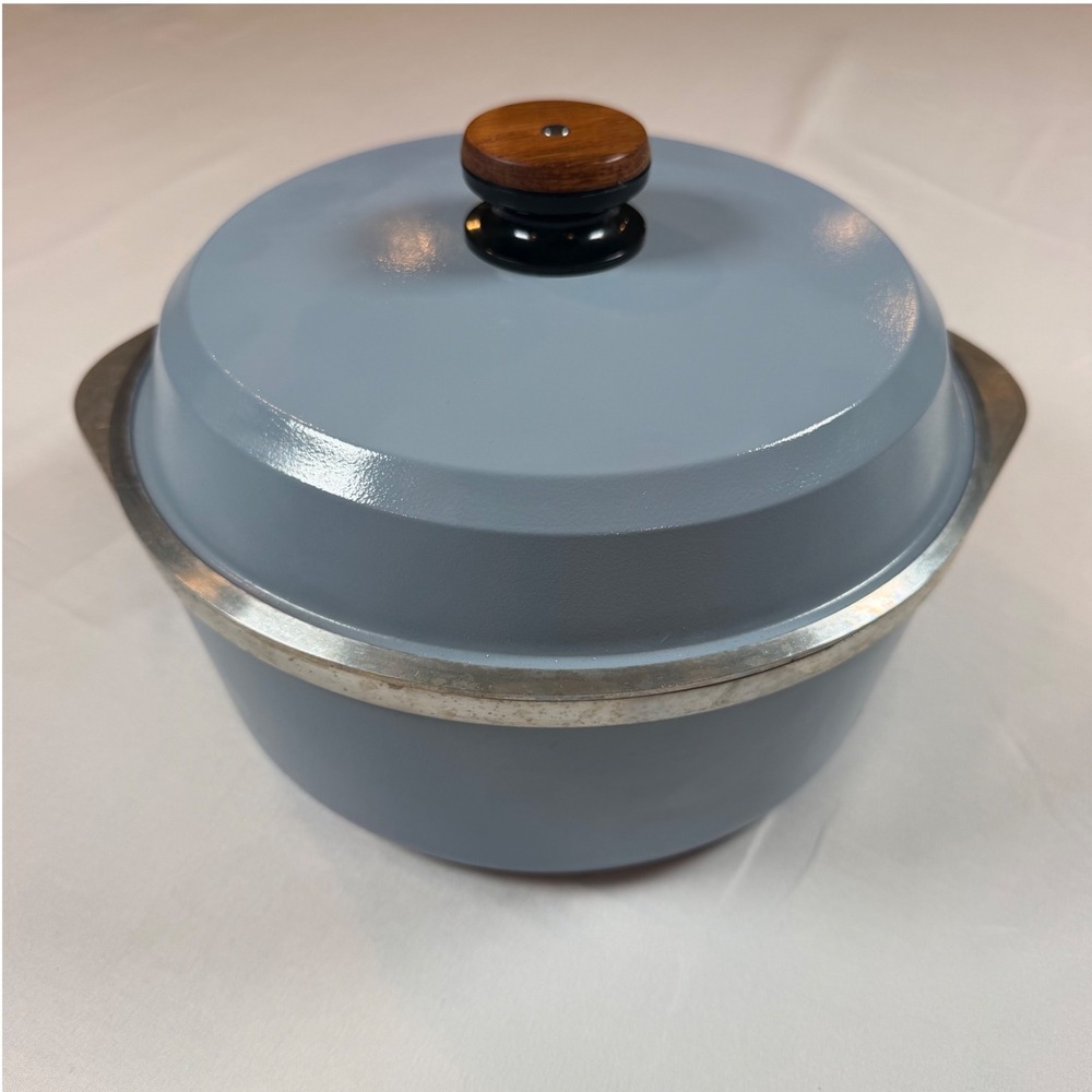 Vtg Club Aluminum Dutch Oven Light Blue Enameled Pot with Lid Wood Knob